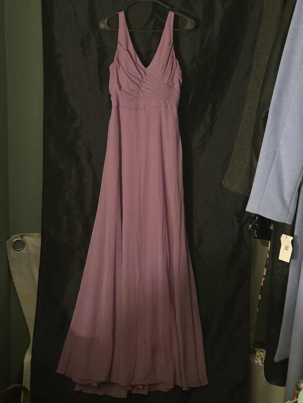 Sleeveless V-Neck Lavender Maxi Dress with Ruched Bodice